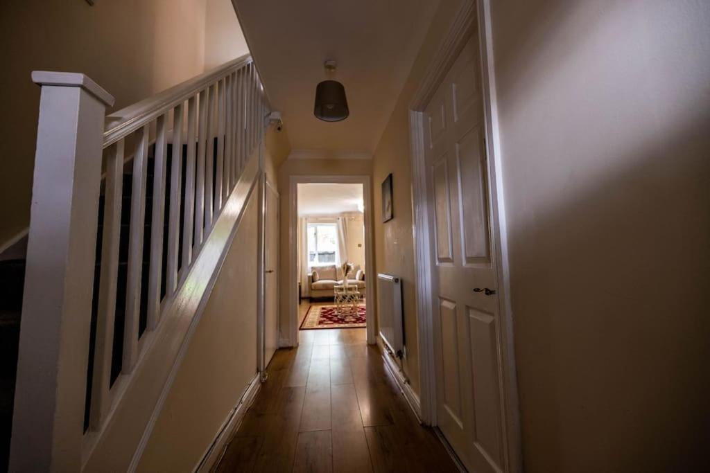 3 Bedrooms House-Sofabed-Parking-Bbqstove-Garden London Eksteriør bilde