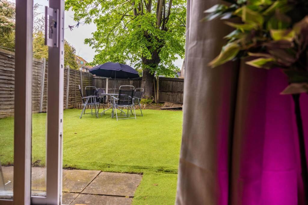 3 Bedrooms House-Sofabed-Parking-Bbqstove-Garden London Eksteriør bilde